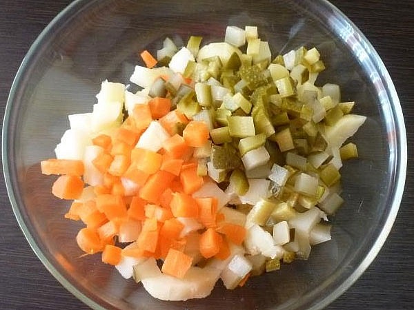 Salata de legume cu sfecla si maioneza 2